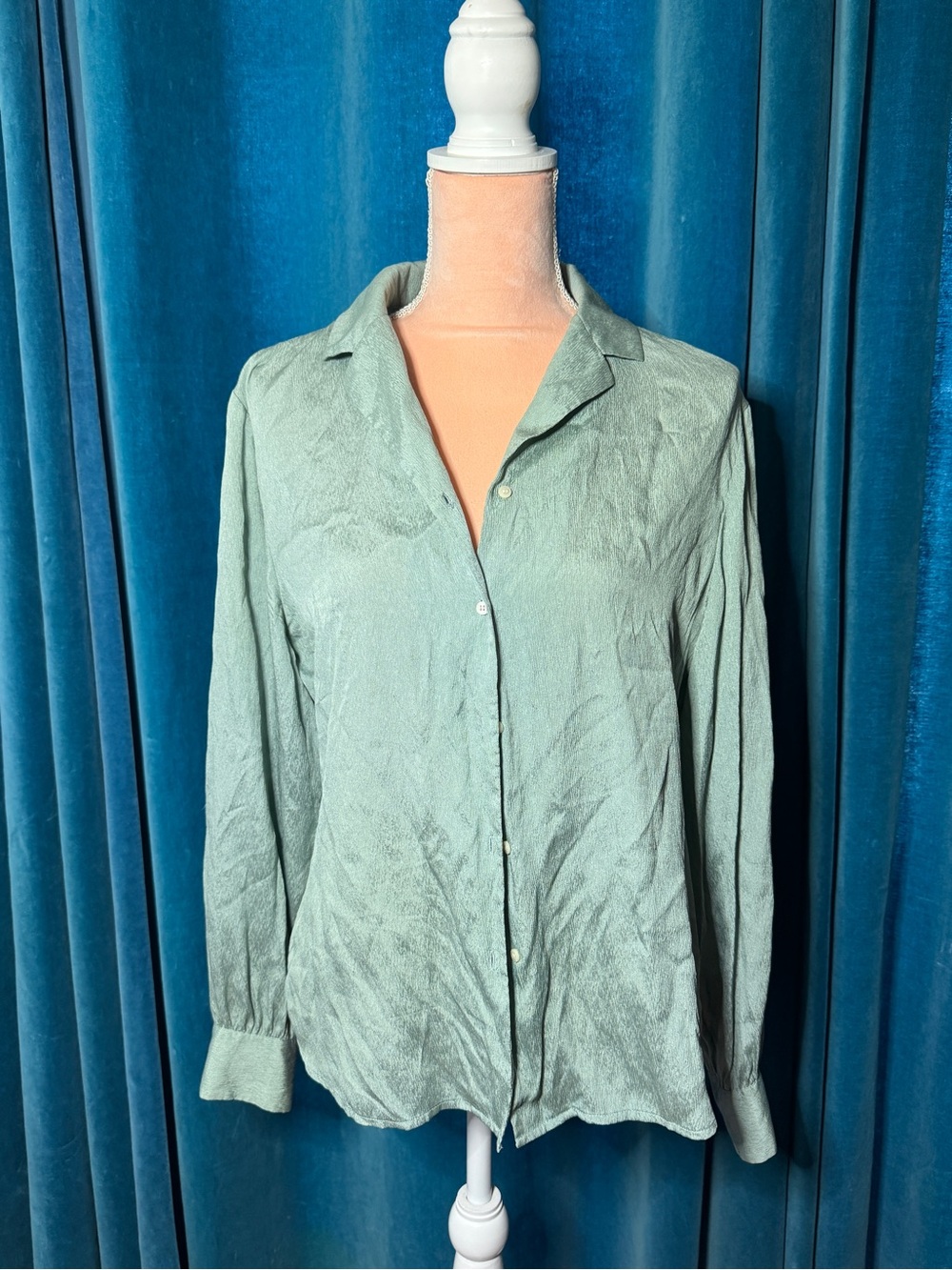 100% Silk Light Green Women's Button-Up Shirt